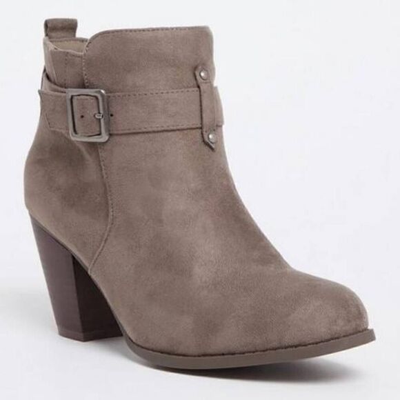 New Torrid Faux Suede Buckle Taupe Ankle Boot Size 10W - Picture 1 of 14